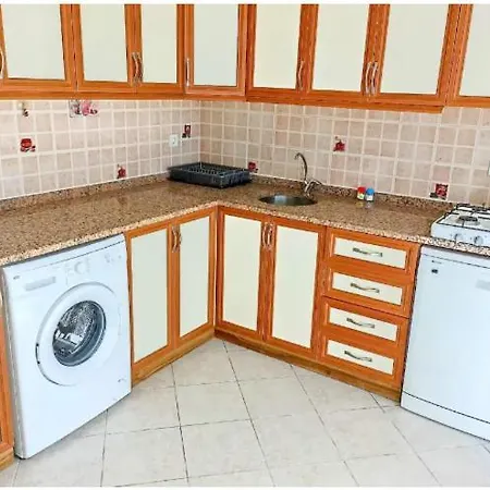 Fethiye Merkezde Ferah Ve Balkonlu 2+1 Daire Apartament