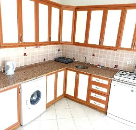 Fethiye Merkezde Ferah Ve Balkonlu 2+1 Daire Apartament *