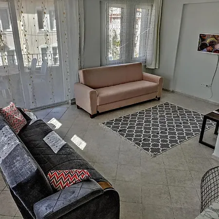 Fethiye Merkezde Ferah Ve Balkonlu 2+1 Daire Apartamento Fethiye