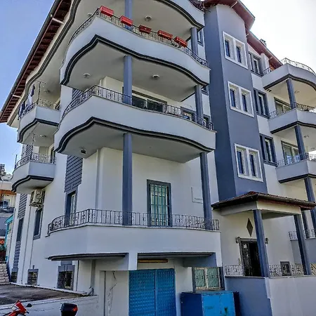 Fethiye Merkezde Ferah Ve Balkonlu 2+1 Daire Apartamento Fethiye