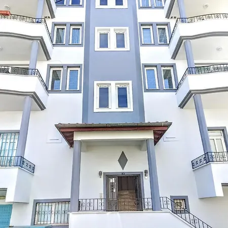 Fethiye Merkezde Ferah Ve Balkonlu 2+1 Daire Apartamento